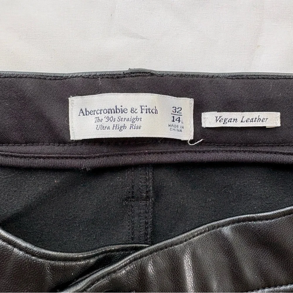Abercrombie & Fitch 90’s Straight Ultra High Rise Leather Pants 32/14 L